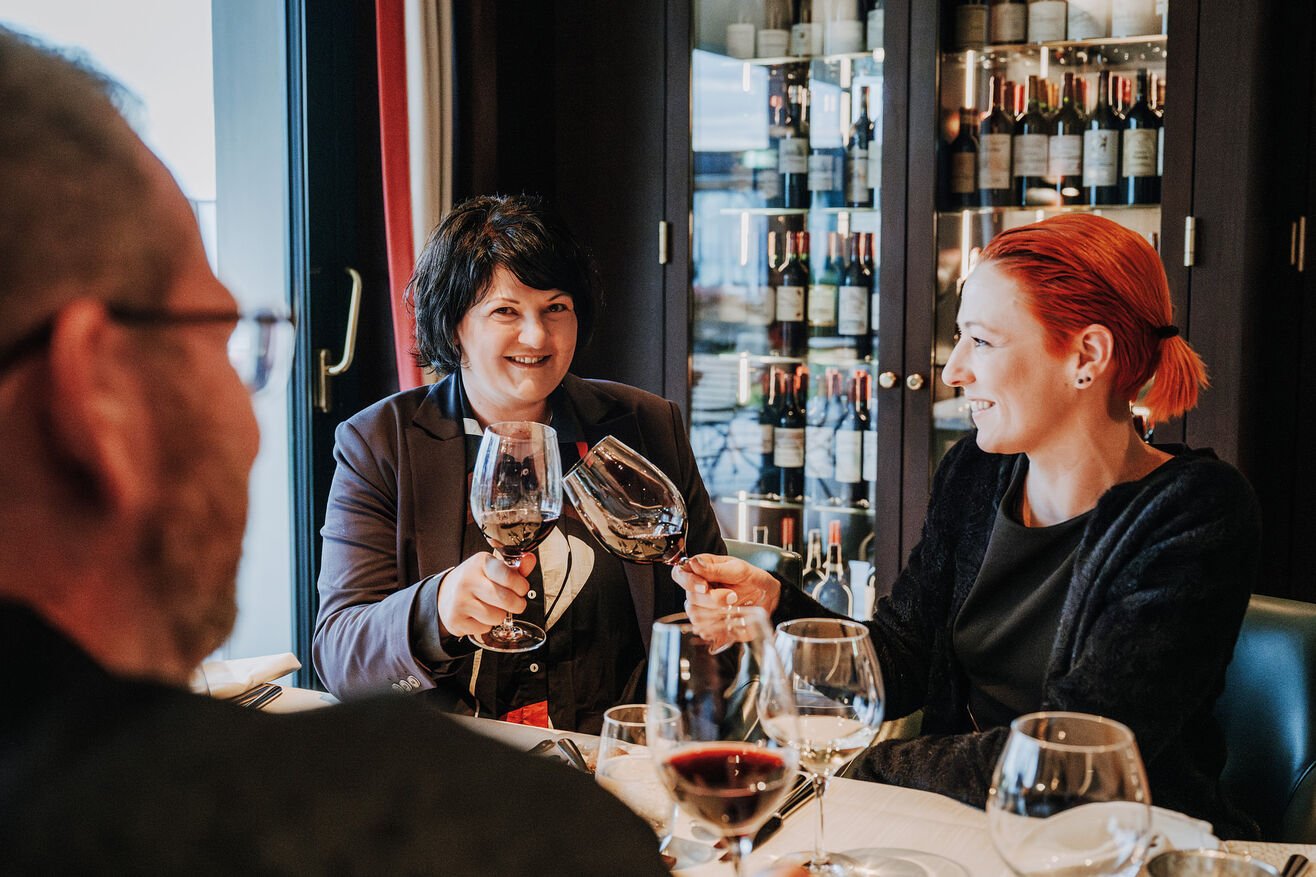 Vom Apéro in der Lobby Bar über das Fine Dining im Wave bis zur beeindruckenden Auswahl an Käsen: Das Bad Horn Hotel und Spa bietet Genuss pur.