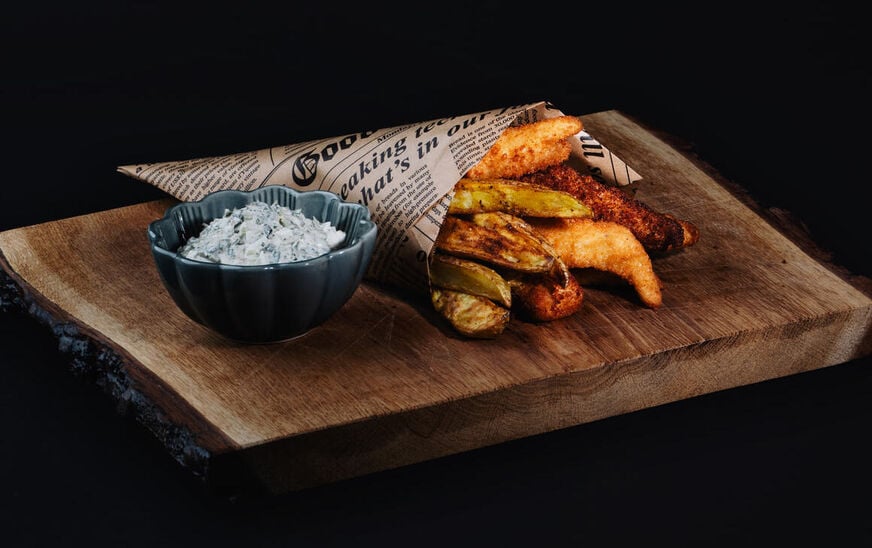 Fish & Chips an Sauerrahmsauce