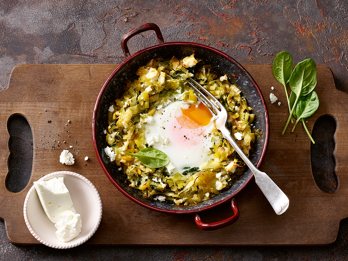 Spinat-Lauch-Gemüse mit Feta und Ei | Einfach Kochen by Meta Hiltebrand ...