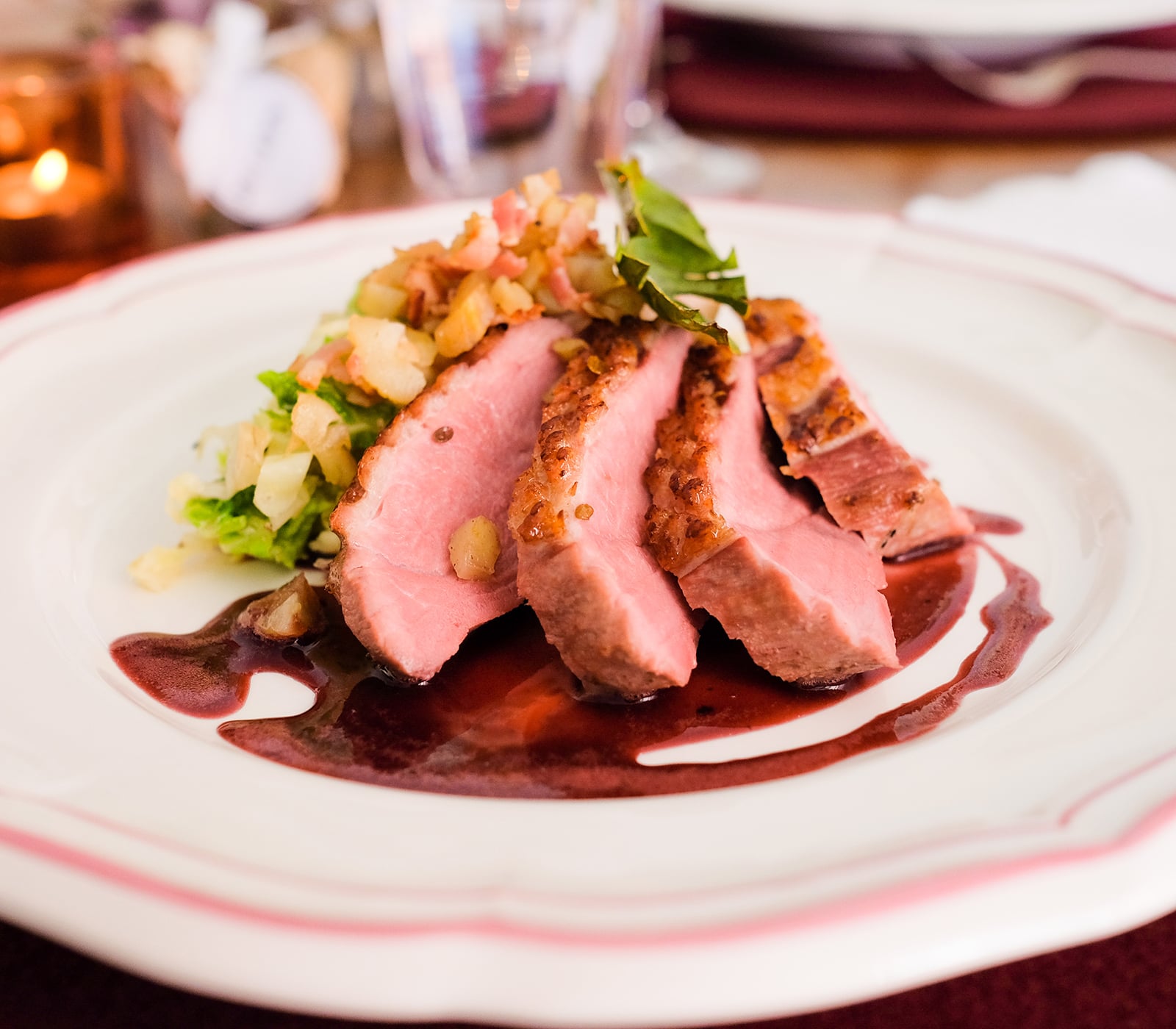 Marinierte Entenbrust an Holundersauce