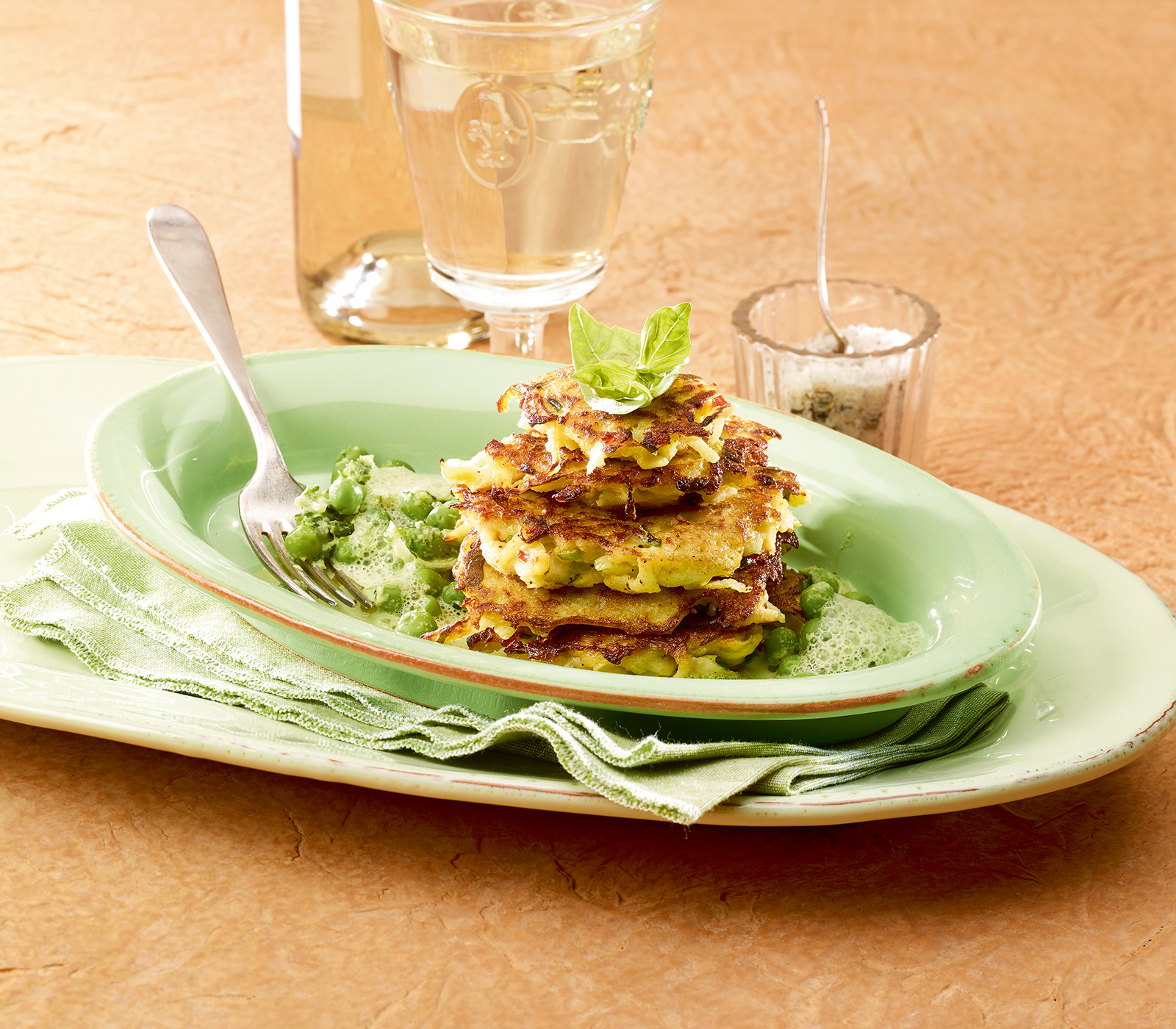 Kohlrabiküchlein an Erbsen-Kräuter-Sauce | Einfach Kochen by Meta ...